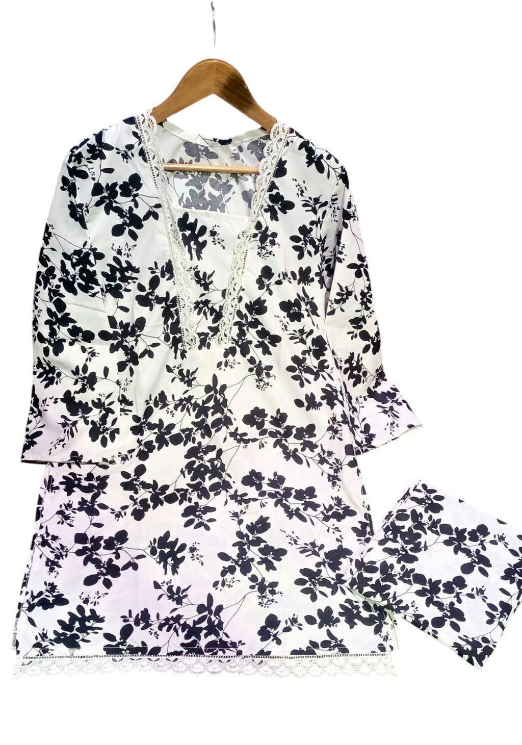 Women's printed PC cotton shirt and trouser set with lace, Medium - full set on hanger