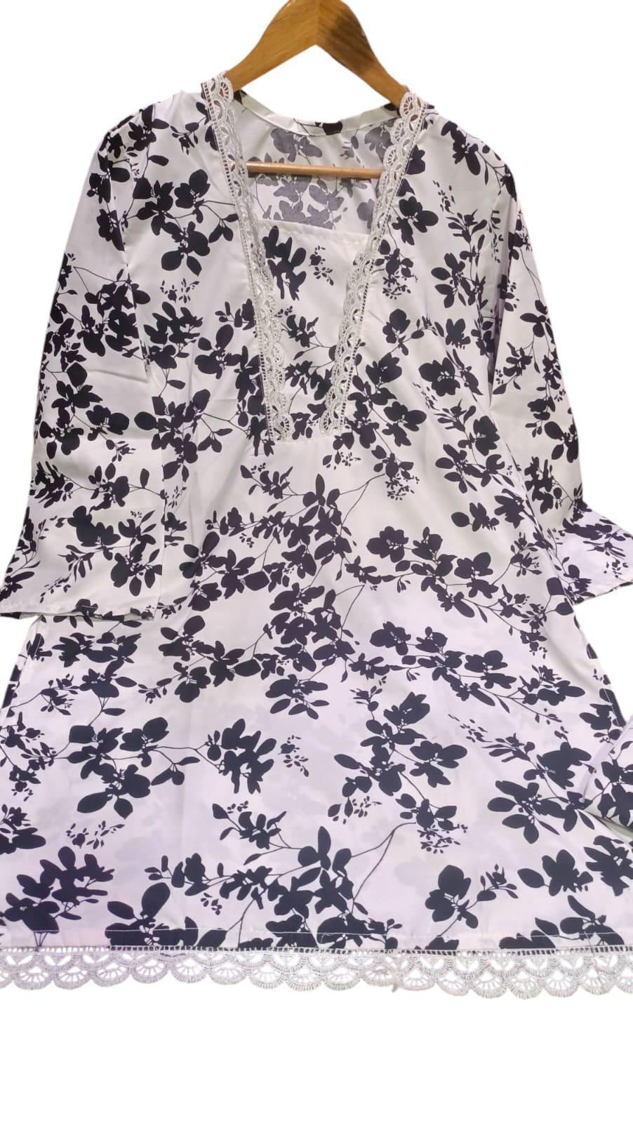 Printed PC cotton shirt with V-neck lace and lace hem - front view