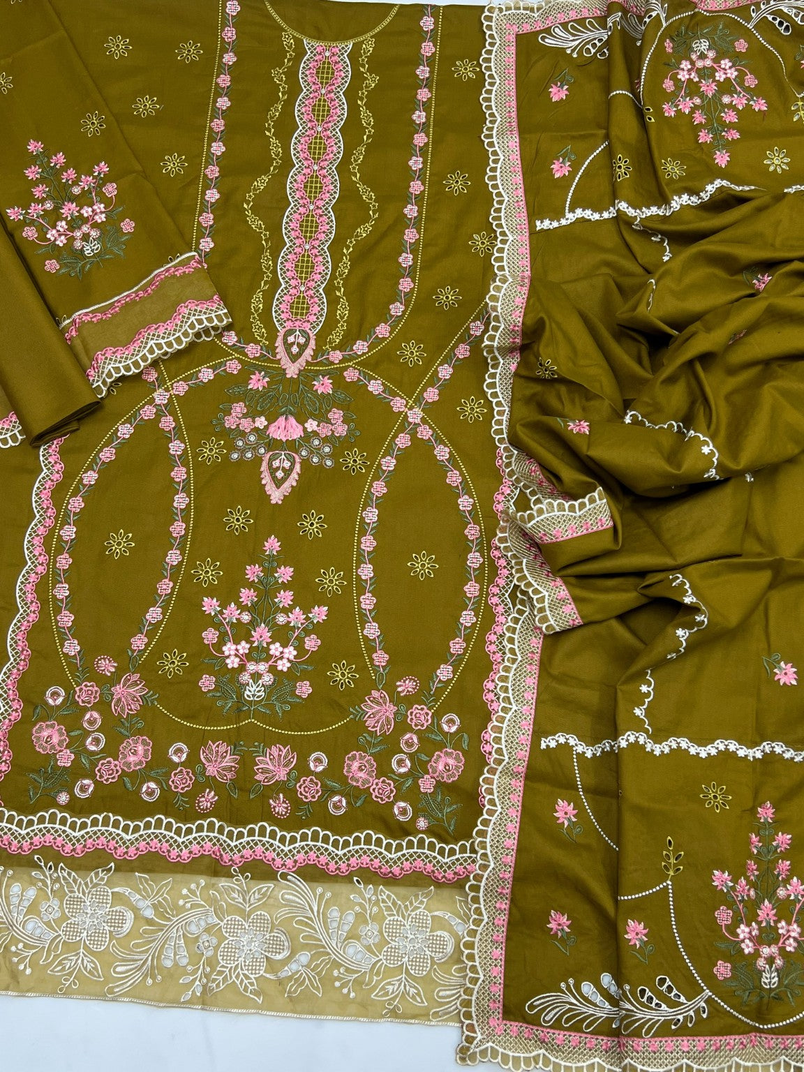 Aneela's Dhanak 3PC Code 278 fabric and shawl detail