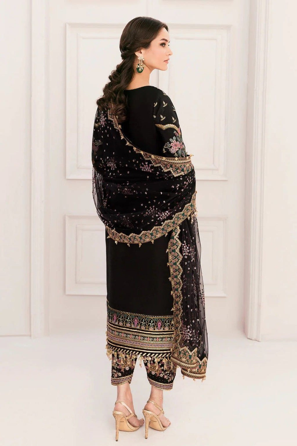 Baroque D-1392 black embroidered formal suit back model view