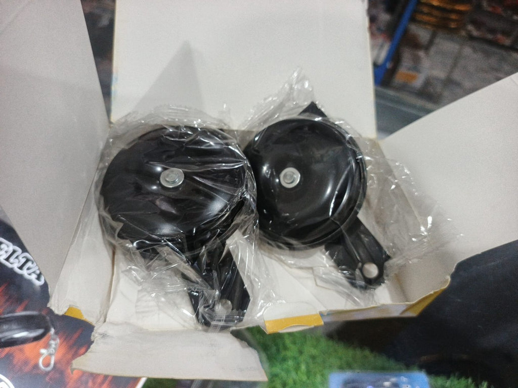 Elephant Super Maruko Horn pair inside box