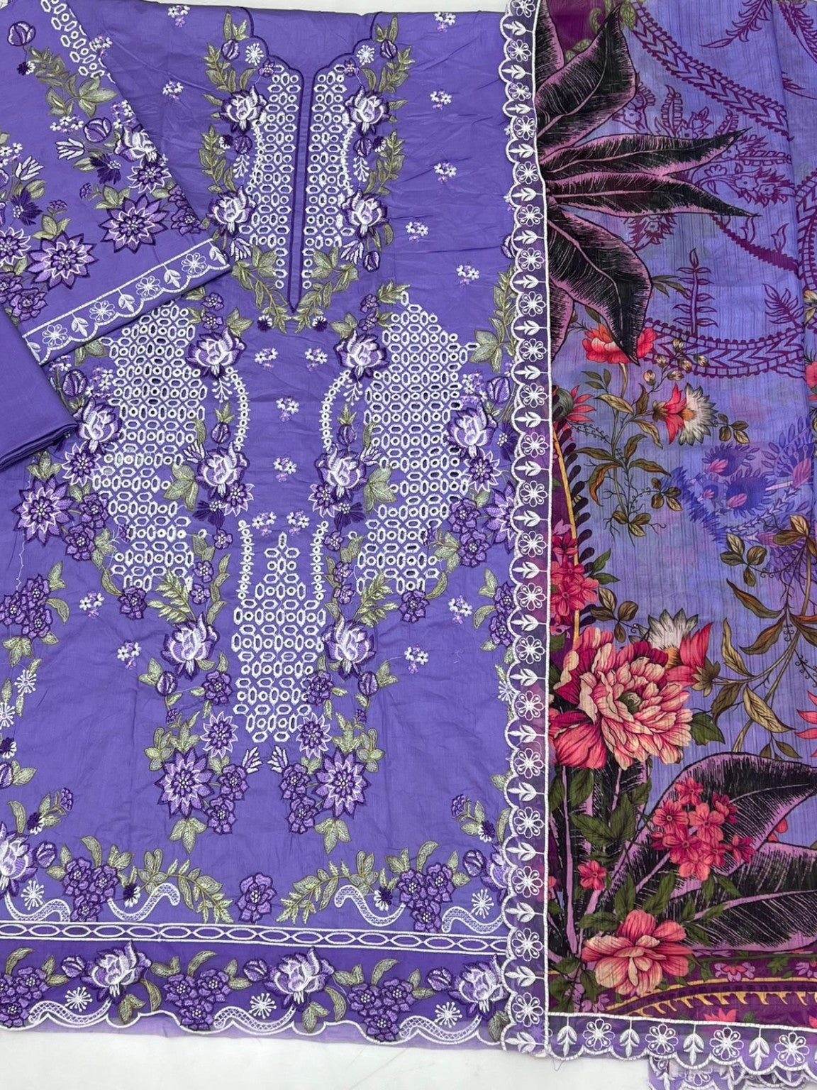 Jade Lawn 3 Piece Embroidered Collection Code 2048 model view