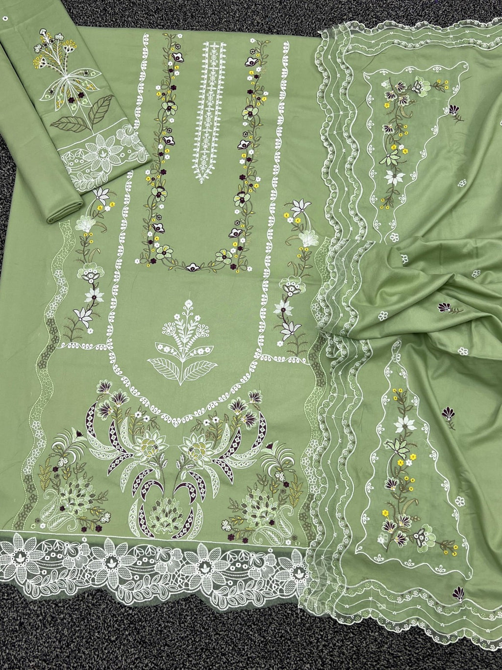 Aneela's Dhanak Code 2227 embroidery detail