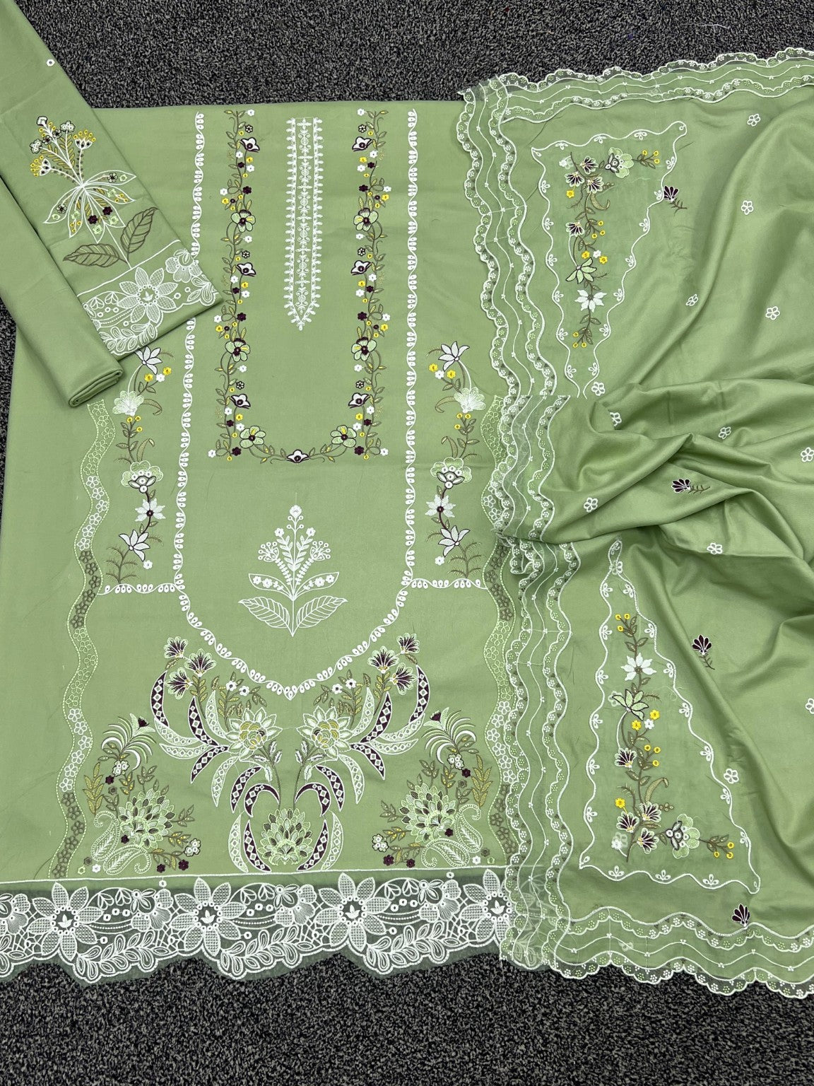 Aneela's Dhanak Code 2227 fabric and dupatta detail