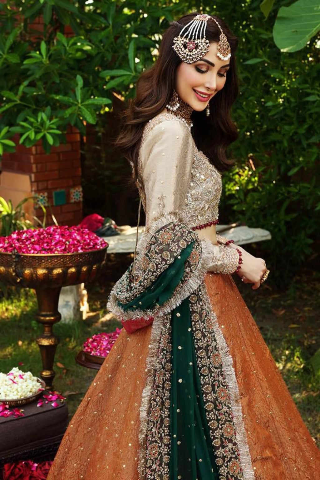 Ayesha Imran RUEDAD E SAHR-A bridal maxi model side