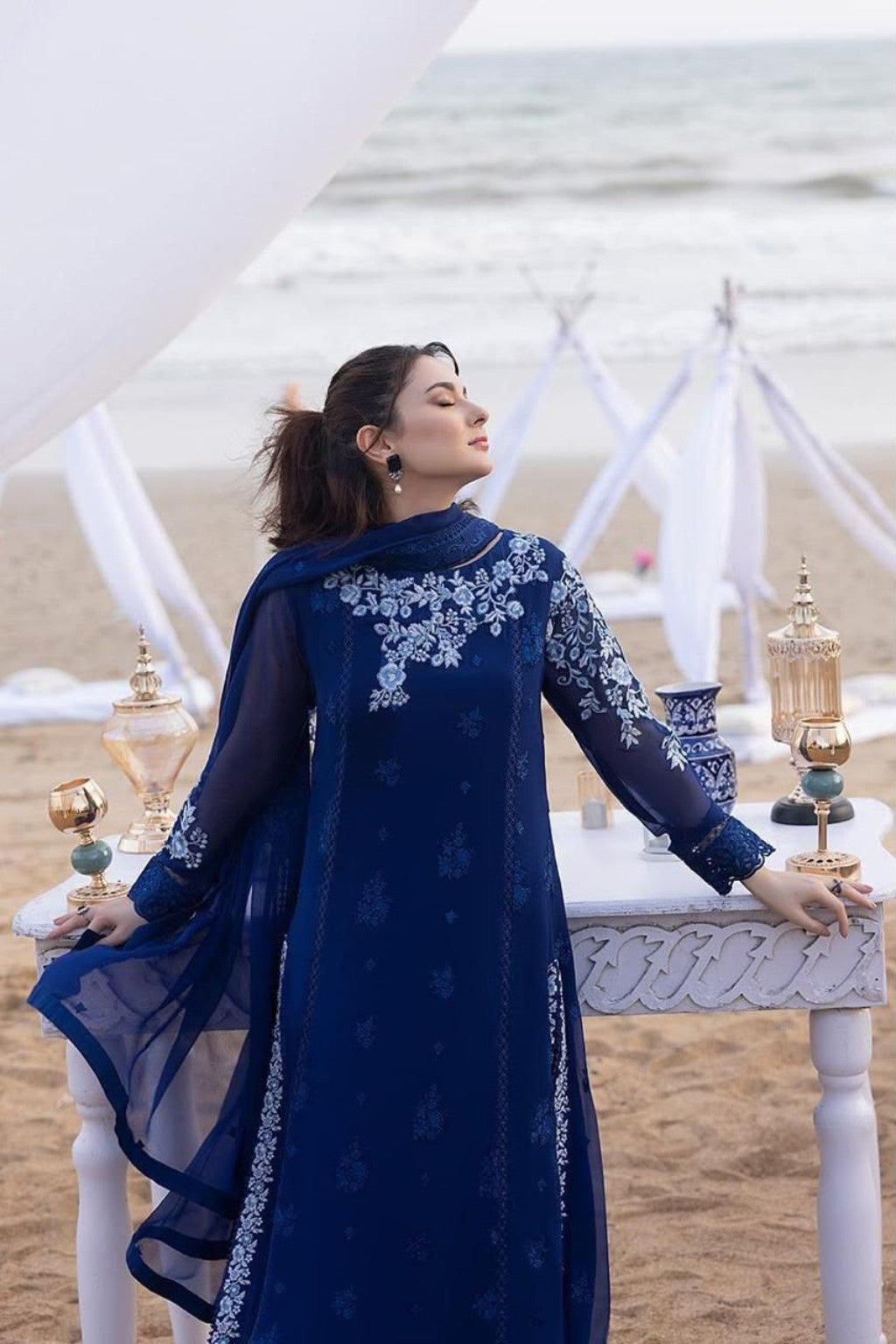 BAROQUE chiffon embroidered suit navy blue model