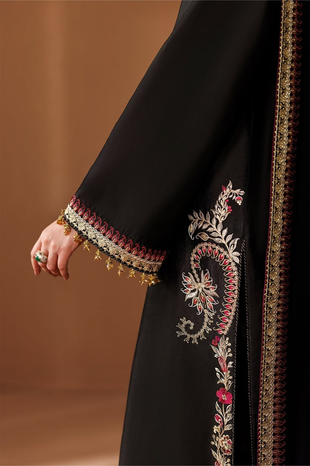 BAROQUE black silk embroidered sleeve and side detail