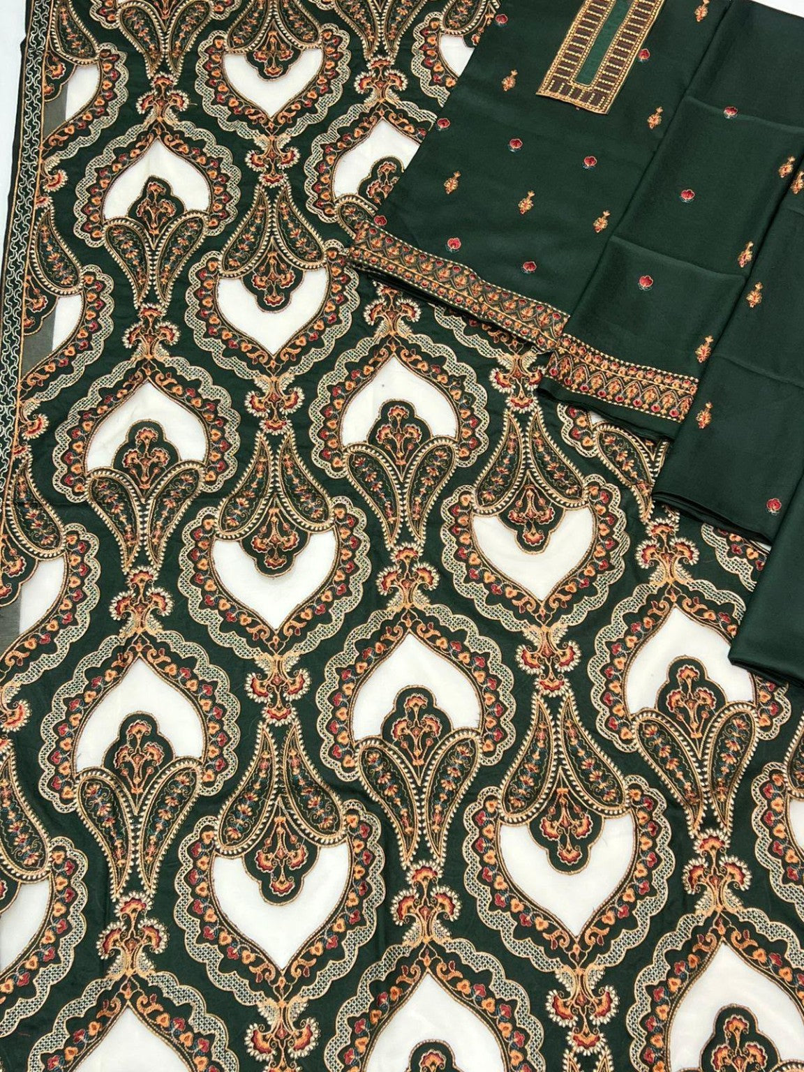 Breeze Dhanak 3PC Code 2138 embroidery detail