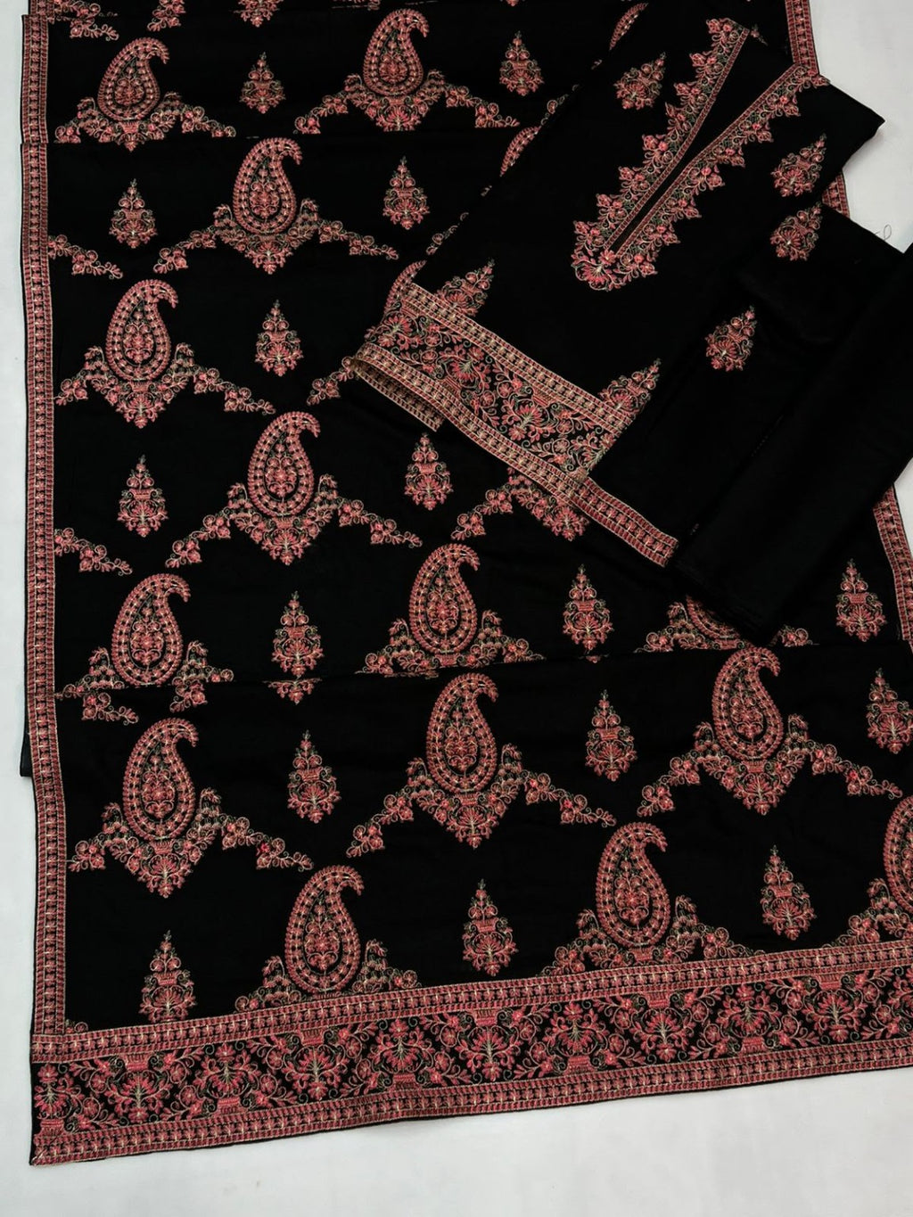 Breeze Code 2149 Dhanak embroidery