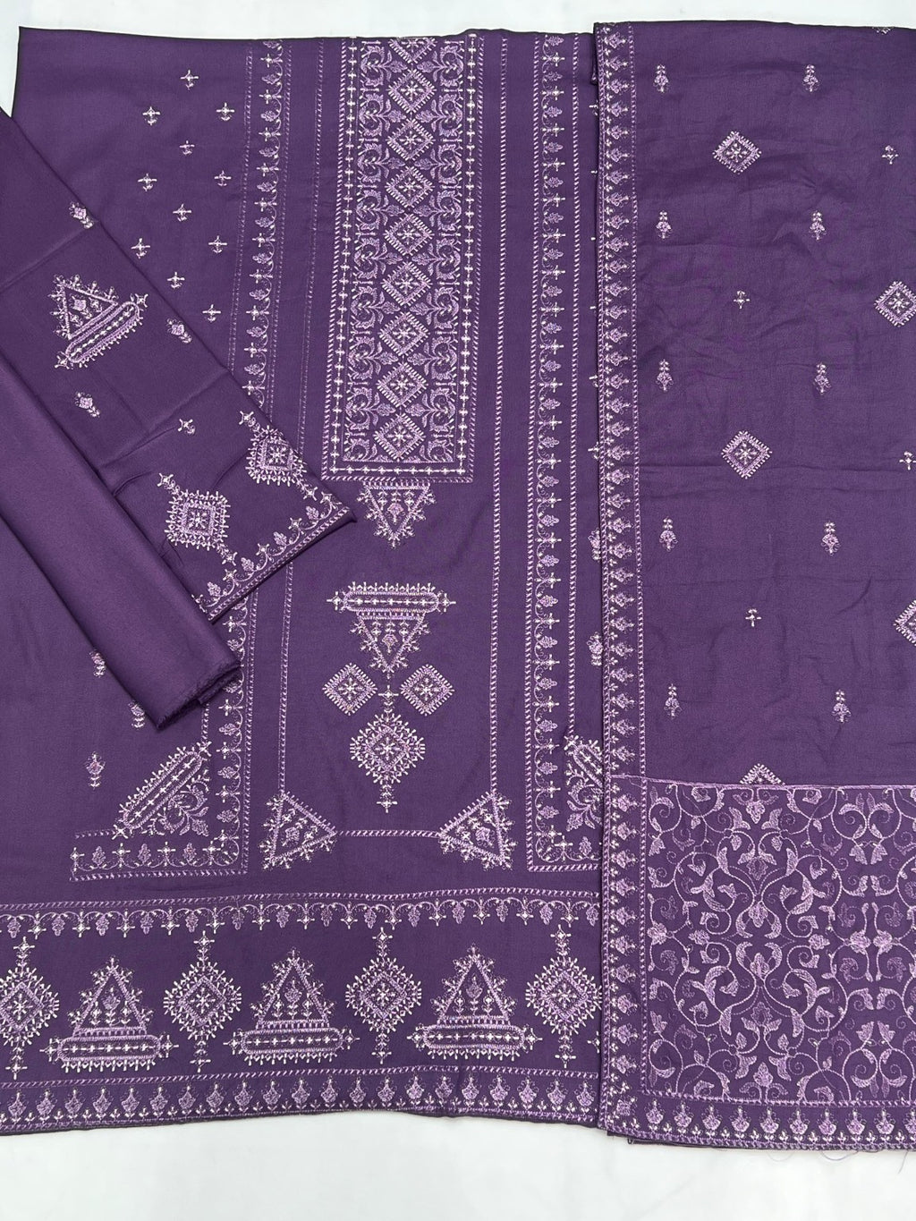 Breeze Dhanak K234 purple embroidery detail