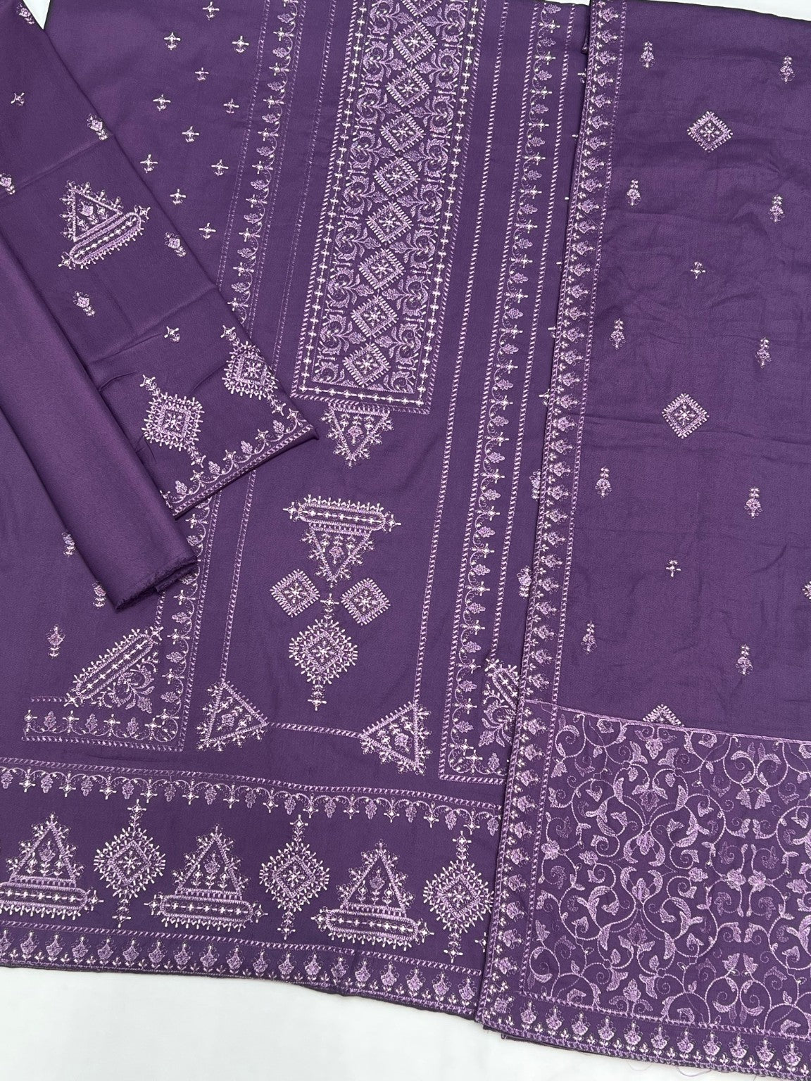 Breeze Dhanak K234 purple fabric and dupatta detail