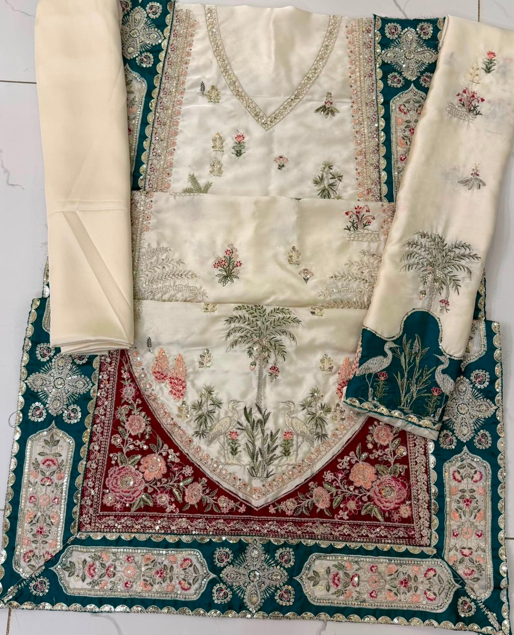 VELNORA ETHNIC Inspired Luxury Kaftan Silk 2 Piece embroidery detail