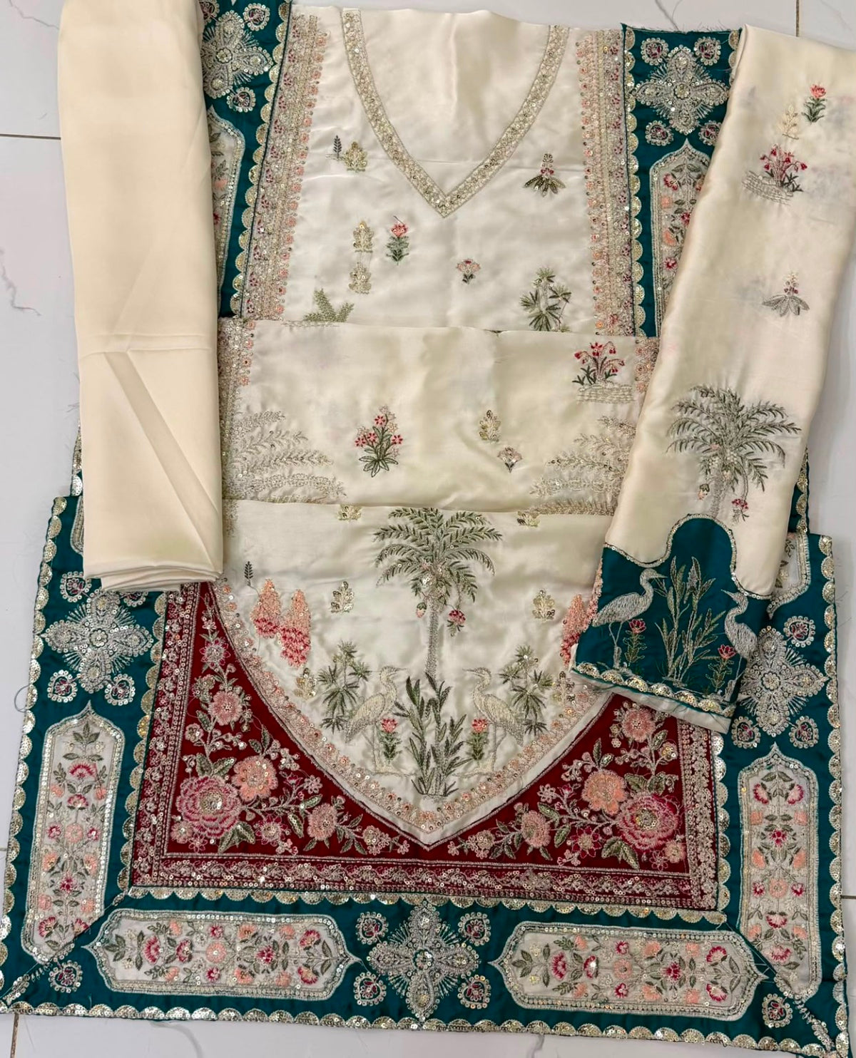 VELNORA ETHNIC Inspired Luxury Kaftan Silk 2 Piece embroidery detail