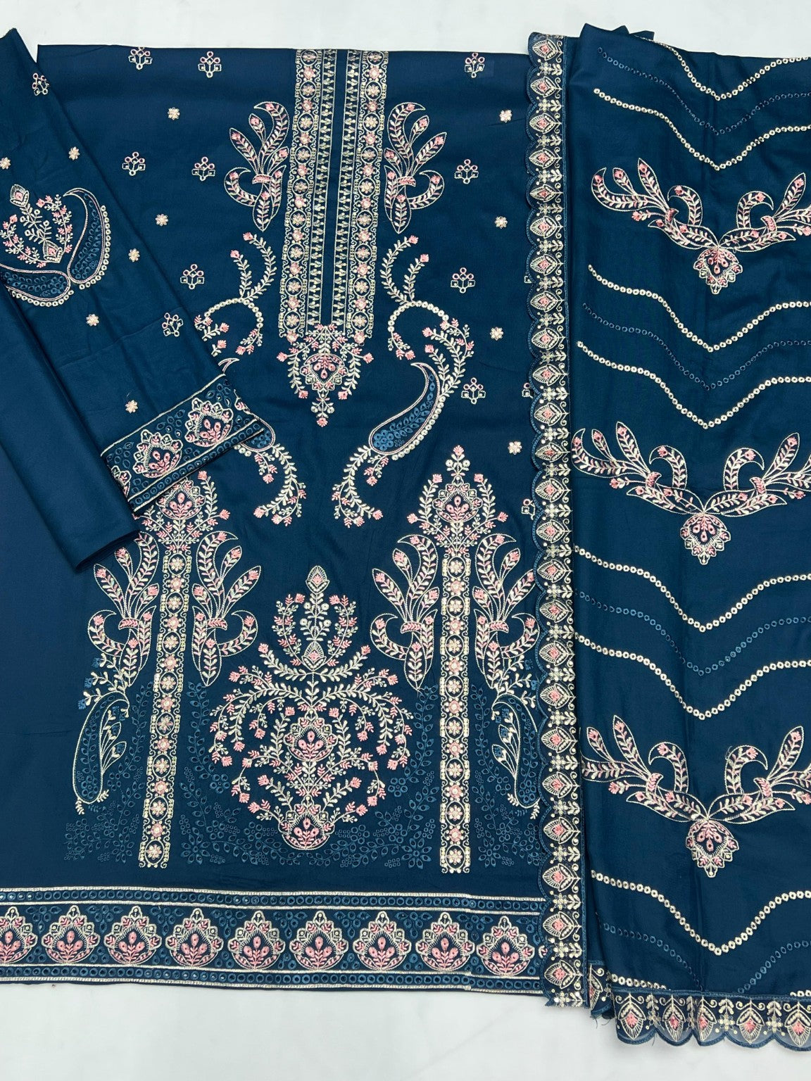 GulAhmed Code 202 Blue embroidery detail