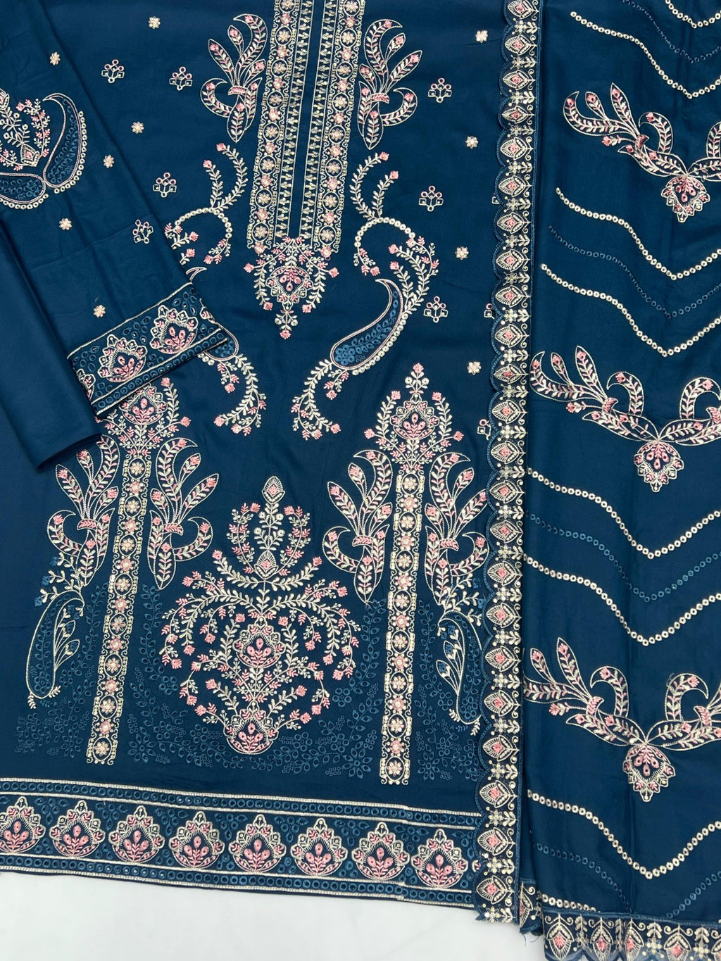 GulAhmed Code 202 Blue suit and dupatta detail