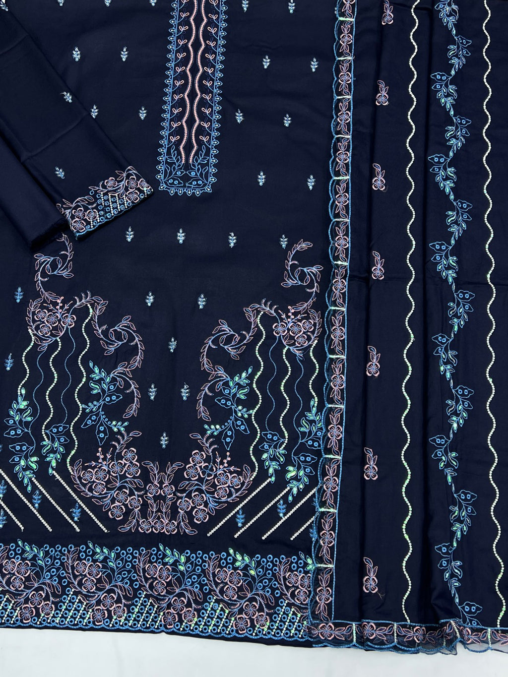 Jazmin Dhanak Code 230 embroidery detail