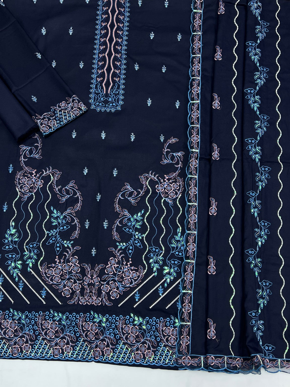 Jazmin Dhanak Code 230 embroidery detail