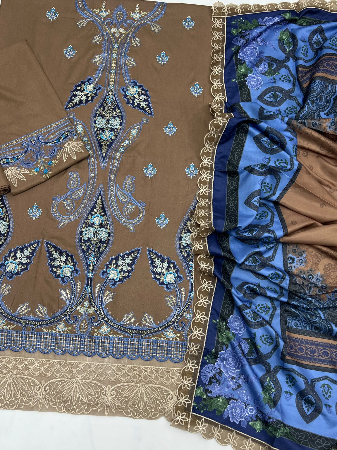 Maria B Dhanak Code 2159 embroidery detail
