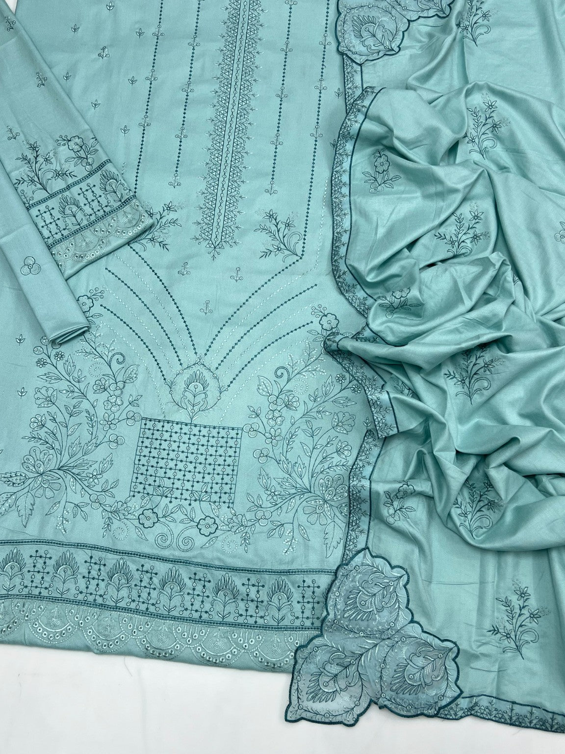 Maria B 2255 — actual neckline, daman and shawl embroidery details