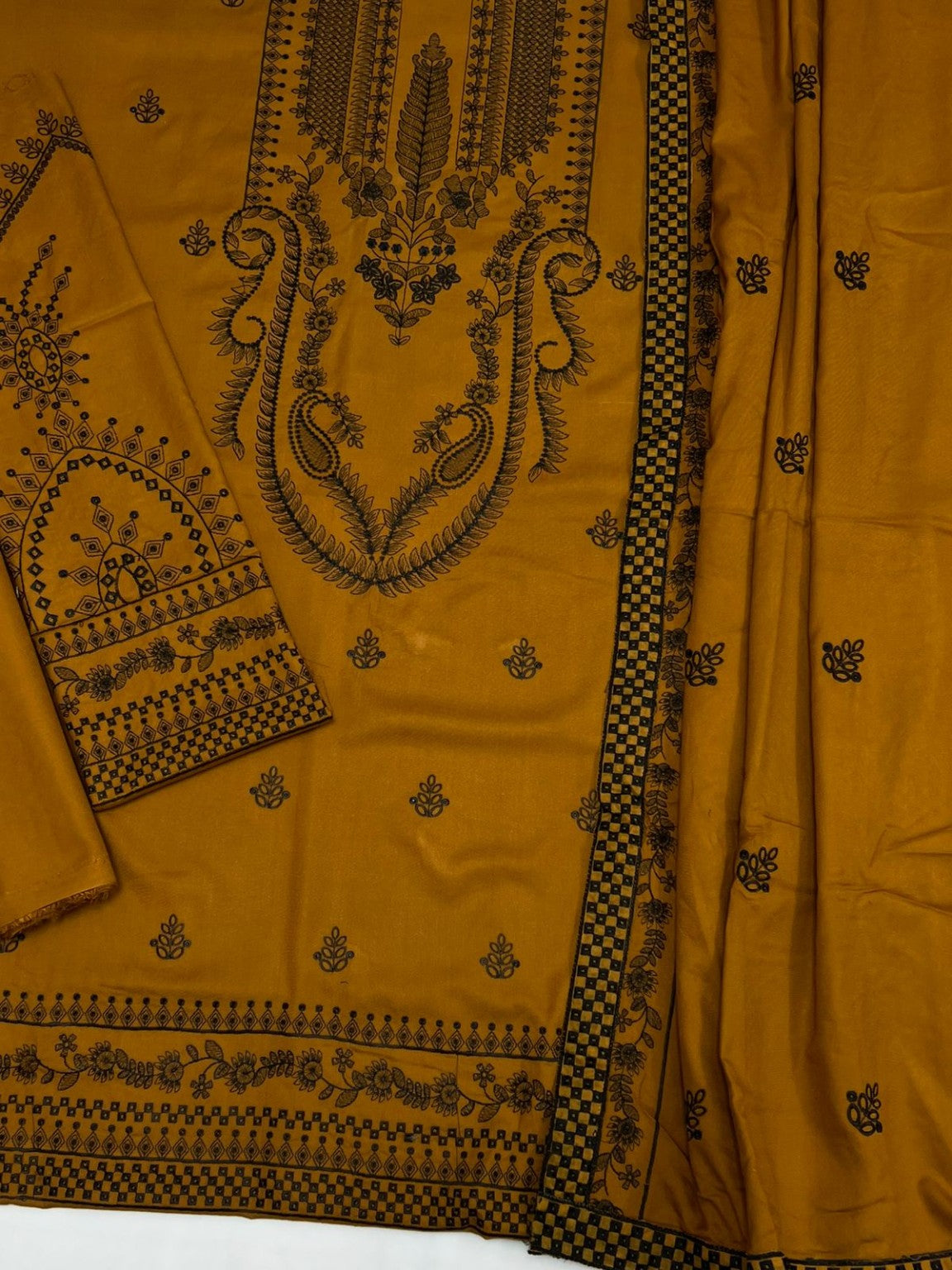 Nakoosh Code 2133 fabric detail