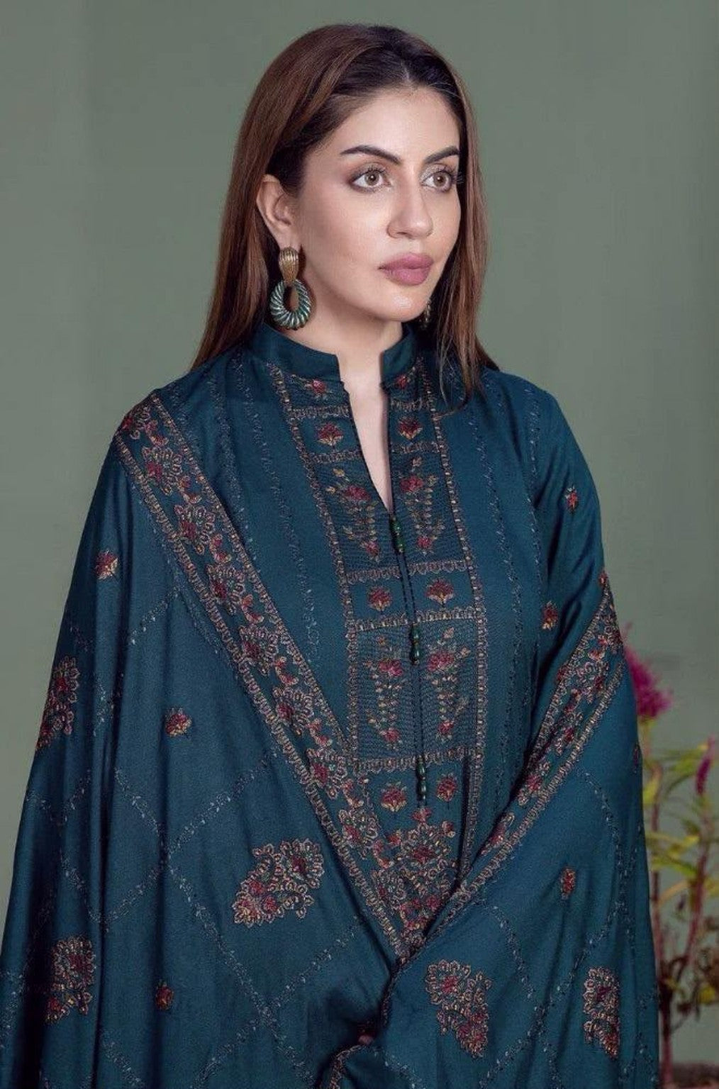NOOR-E-FAJAR ANG-2031 Dhanak embroidered shirt detail